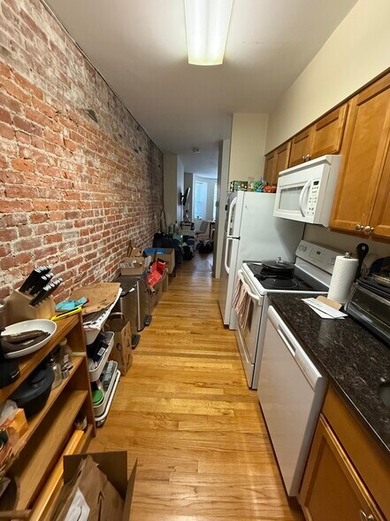 Building Photo - 20 Follen St