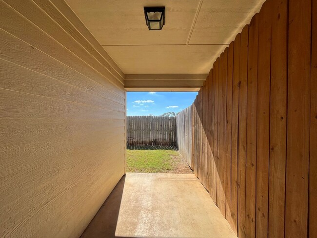 Building Photo - 319 Princess Pl.