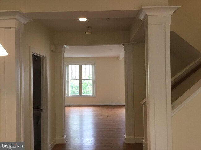 Building Photo - 13312 Sheffield Manor Dr