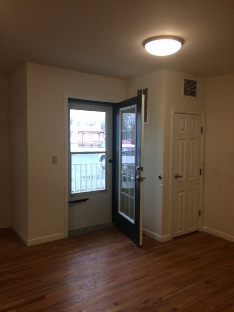 Building Photo - 17 Laura Lane