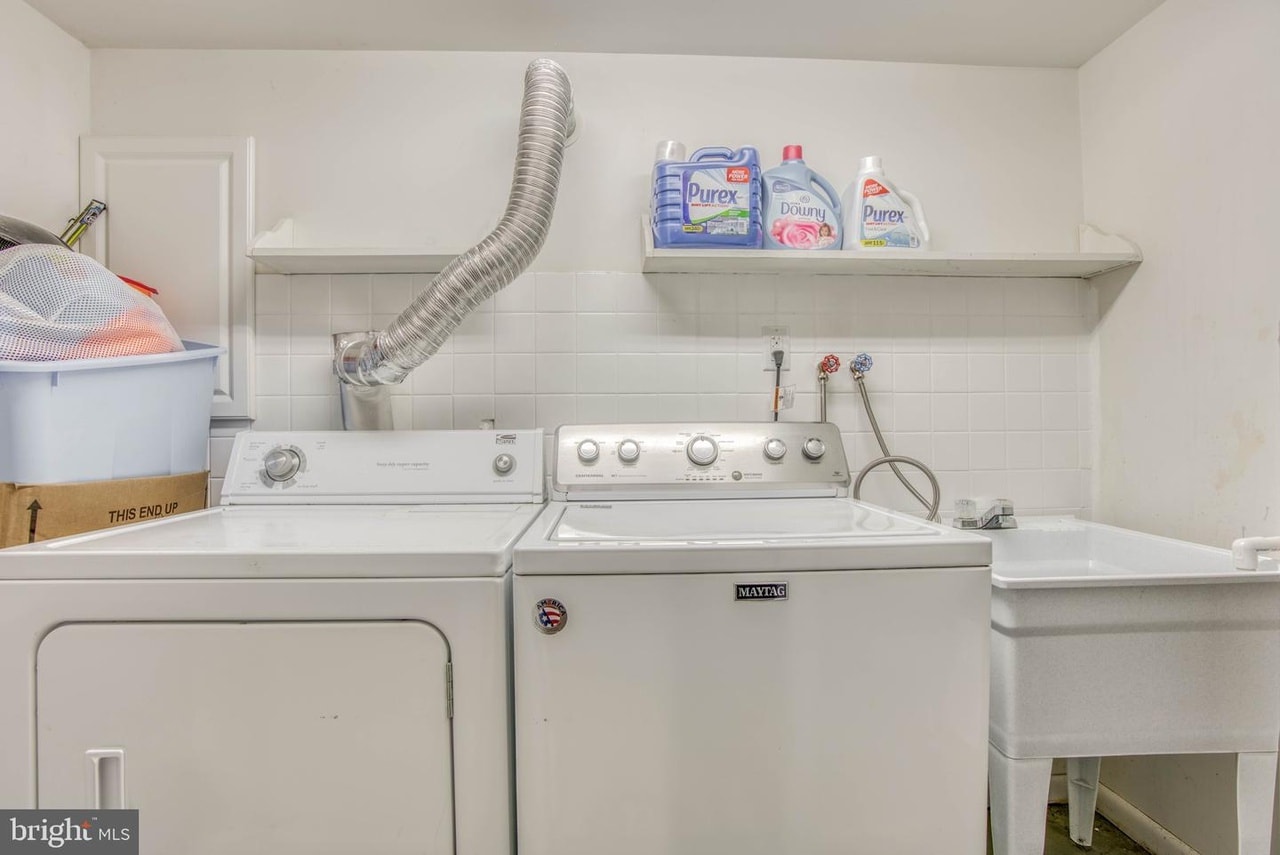 Washer & Dryer - 9909 Maidbrook Rd