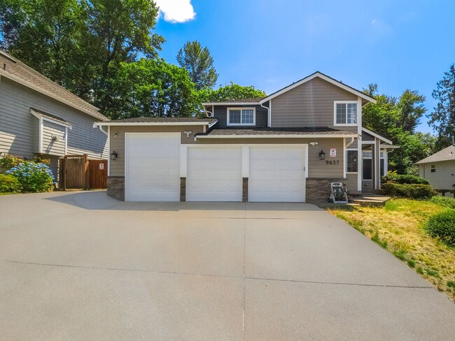 Building Photo - Spacious Remodeled Home with 3 Car Garage,...