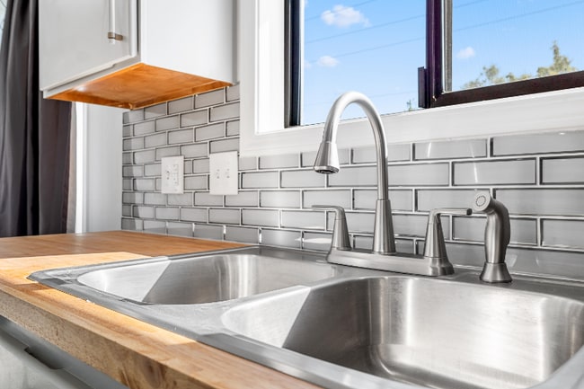 Building Photo - 355 Elm St N