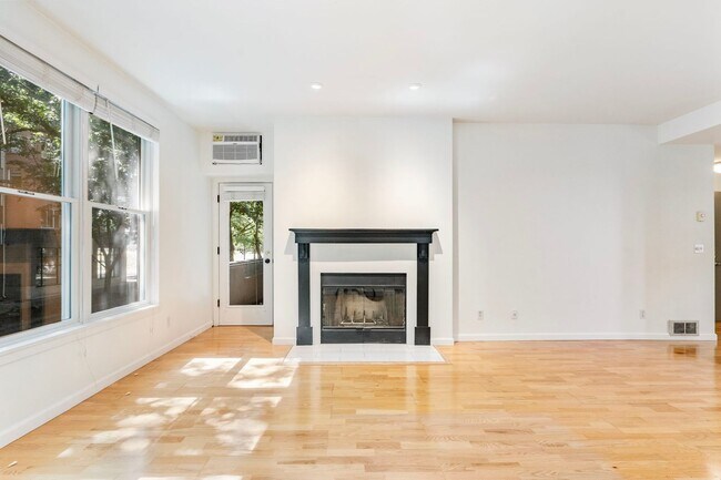 Building Photo - Riverplace Condominiums - 1 bed/1 bath corner unit w/parking/storage/balcony/fireplace