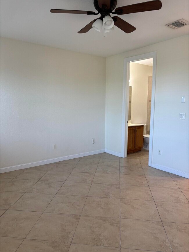 Building Photo - 590 Amador Ln