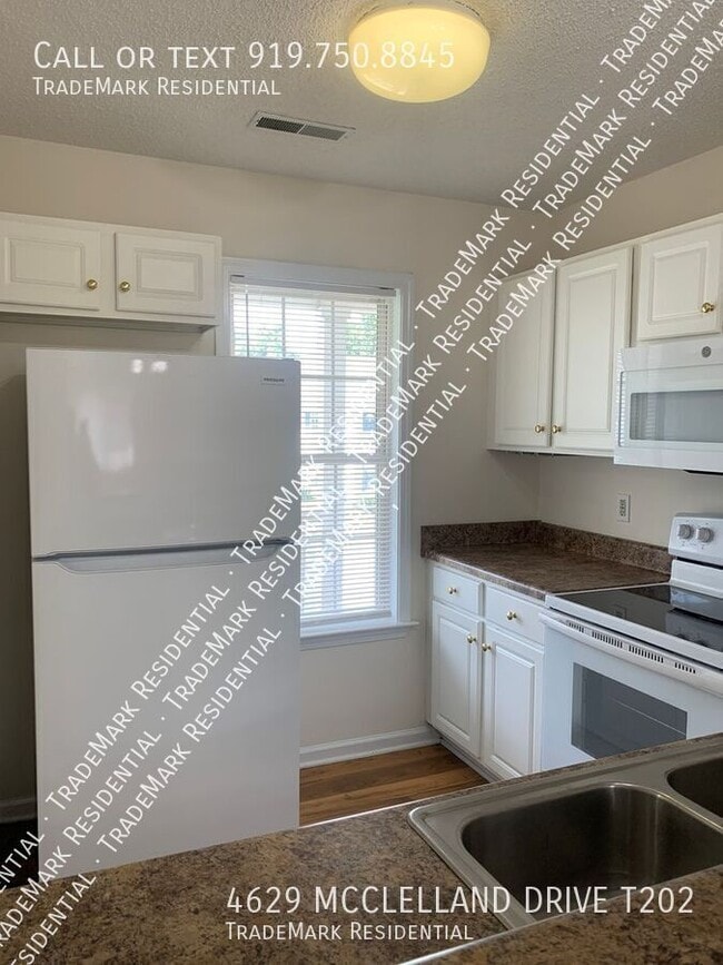 Building Photo - 4629 McClelland Dr