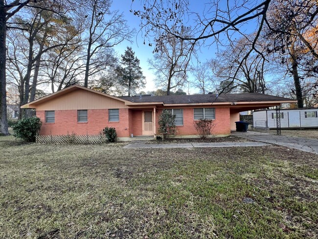 Primary Photo - SINGLE FAMILY BRICK HOME IN NORTH HIGHLAND