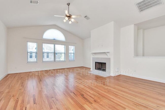 Building Photo - 3627 Main Plaza Dr