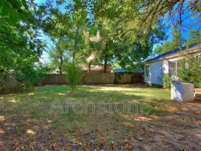 Building Photo - 1004 Sandra Dr