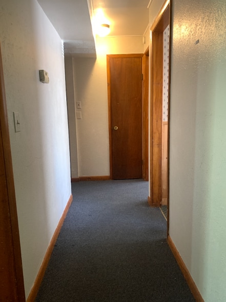 Building Photo - 102 Oakwood St