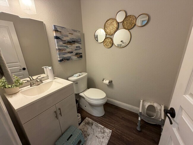 Building Photo - Remodeled 4-Bed Home with Pool in Charming Laguna West, Elk Grove Available now- Photos COMING SOON!