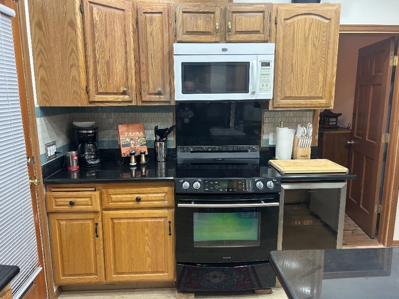 Building Photo - 30 W Etruria St