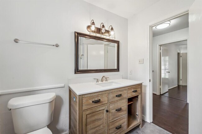Building Photo - 1823 Saddlecreek Dr