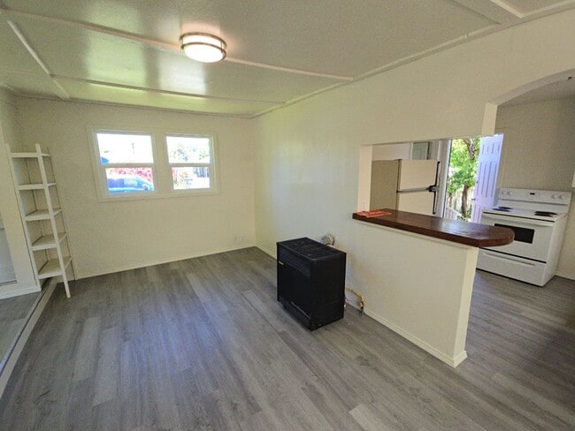 Building Photo - Studio cottage near Cal Poly Humboldt offers remodeled interior