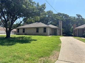 Building Photo - 2212 Bolivar St