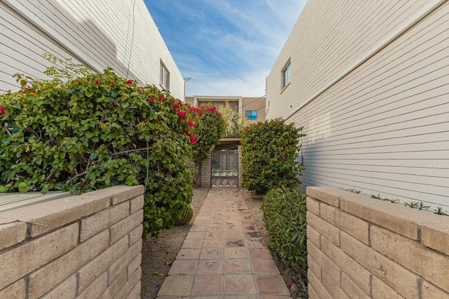 Building Photo - 6935 E 4th St