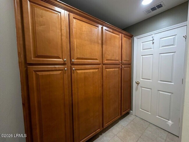 Building Photo - 1305 Rowland Dr