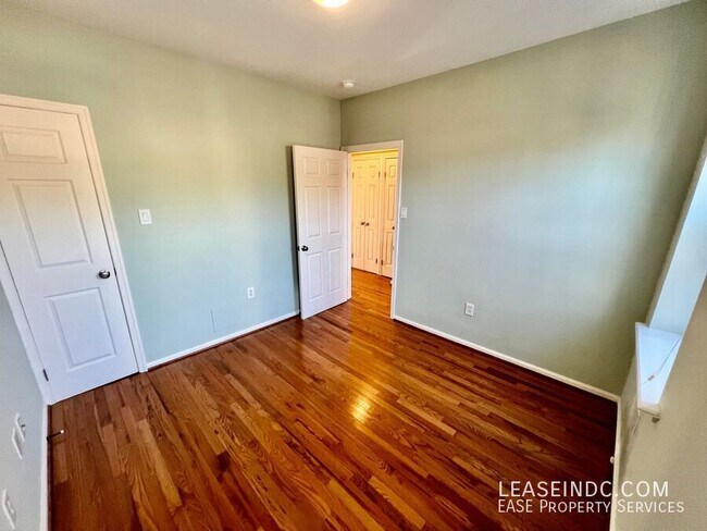 Building Photo - 1433 S Street NW-#3