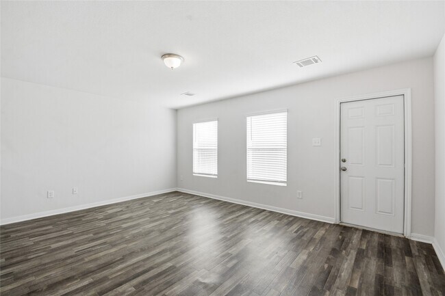 Building Photo - 15626 Del Norte Dr