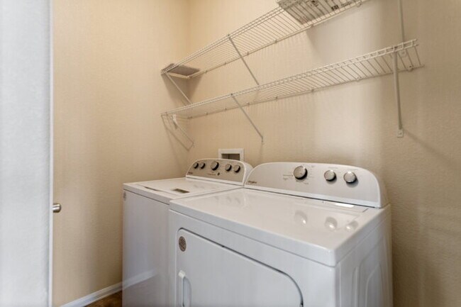 Building Photo - Spacious End-Unit Townhome with Greenbelt Views and Detached 2-Car Garage