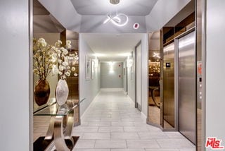 Building Photo - 320 N Maple Dr