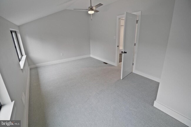 Building Photo - 852 N Limerick Rd