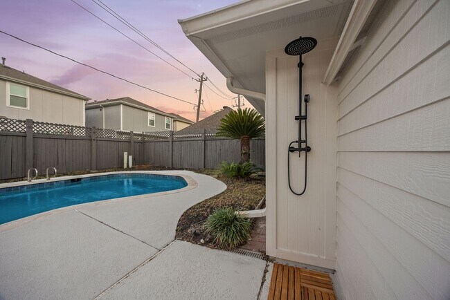 Building Photo - 2906 Riata Ln