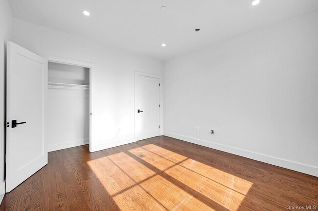 Building Photo - 291 Main St