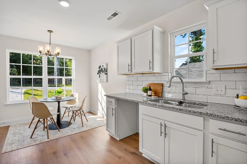 Building Photo - 812 Aubrey Ave