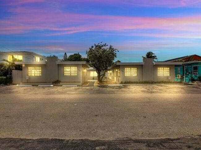 Building Photo - 320 Walnut St