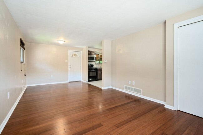 Building Photo - Gorgeous 2 bedroom home in Brookline avail...