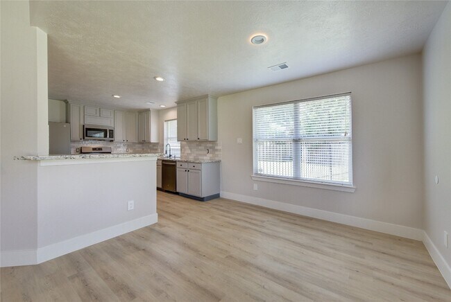 Building Photo - 4931 Lake Catherine Ct