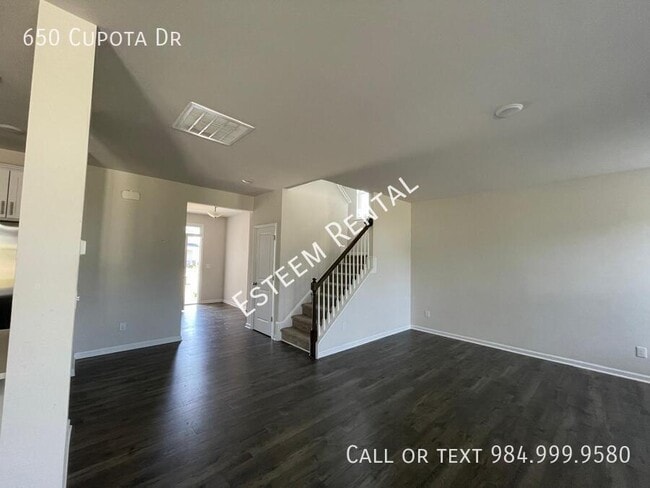 Building Photo - 650 Cupota Dr