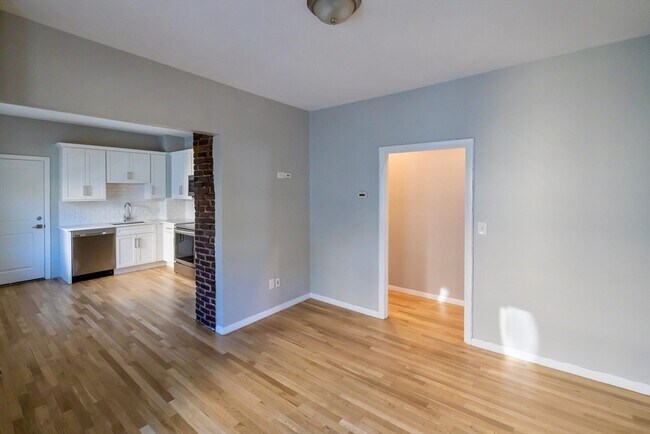 Building Photo - 34 Edison Green