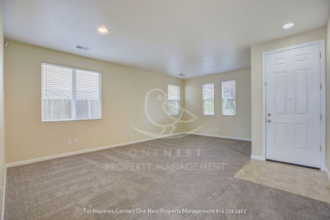 Building Photo - Beautifully maintained 4 bedroom 2 bath home!