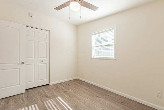 Building Photo - Annual Rental – Pet-Friendly Charming Napl...