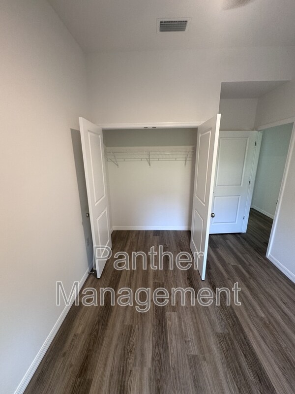 Building Photo - 966 Hood Ave NW