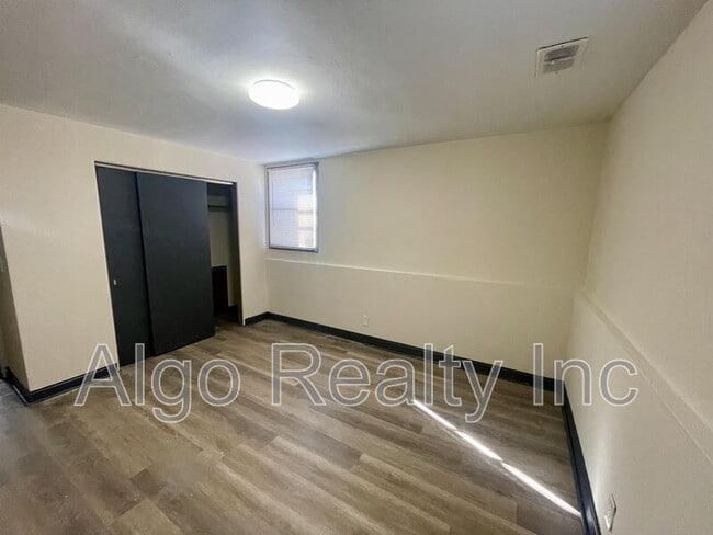 Building Photo - 2419 Plymouth Ave N