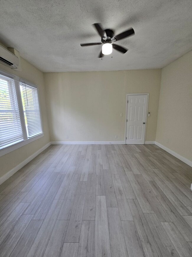 Building Photo - CHARMING 2 BEDROOM 1 BATH APARTMENT HOME - $500 OFF FIRST MONTH RENT!