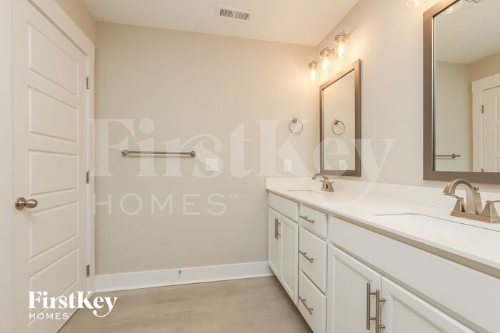 Building Photo - 1425 Kingbird Dr