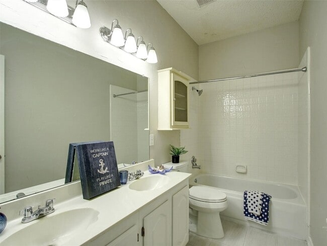 Building Photo - 11117 Knoxville Ln