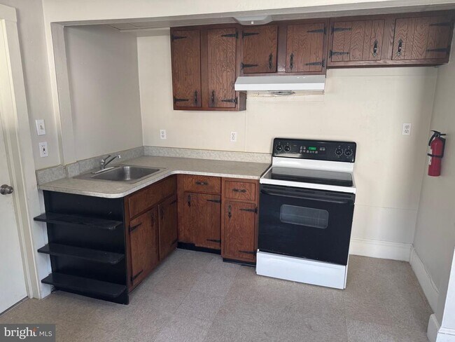 Building Photo - 85 Oak St