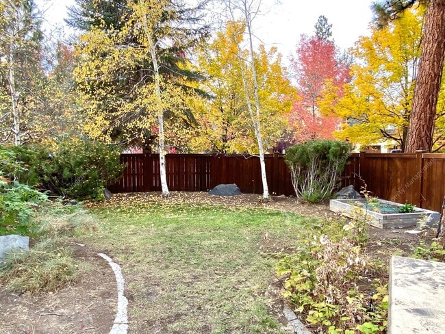 Building Photo - Northwest Crossing Gem! Bonus Office and Family Room