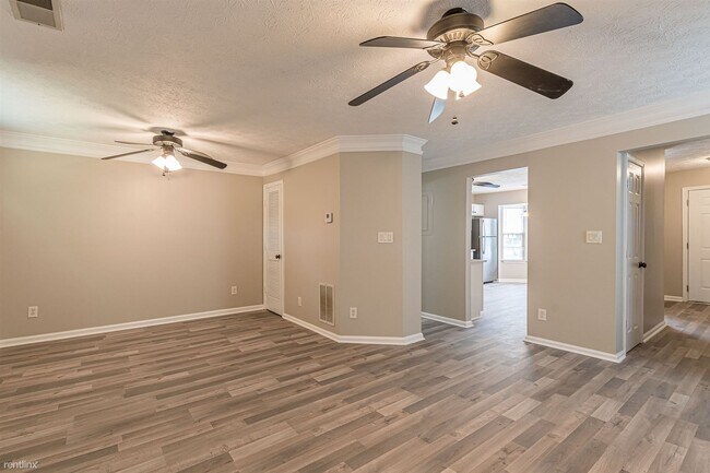 Building Photo - 3 br, 2.5 bath Townhome - 5895 Hampton Court