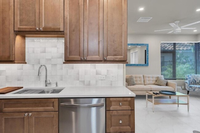 Building Photo - 15 Ocean Breeze