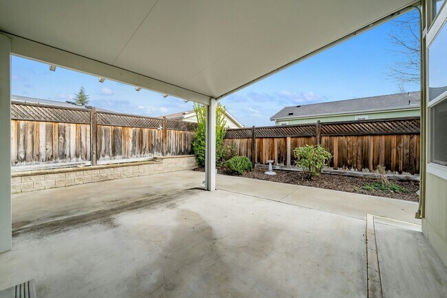 Building Photo - 351 Lark Dr