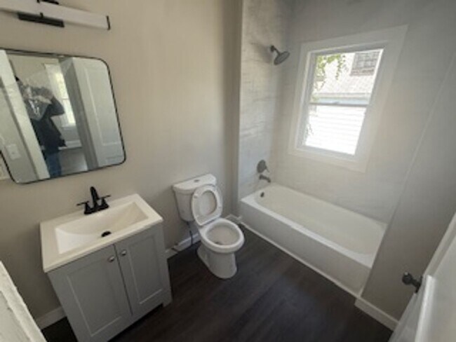 Building Photo - 390 East 152