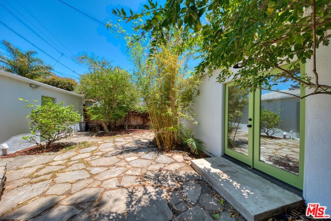 Building Photo - 847 Commonwealth Ave