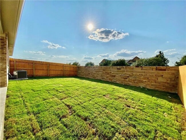 Building Photo - 1825 Bonham Ln