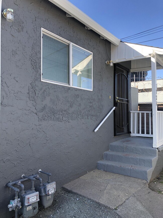 Primary Photo - 1721 50th Ave
